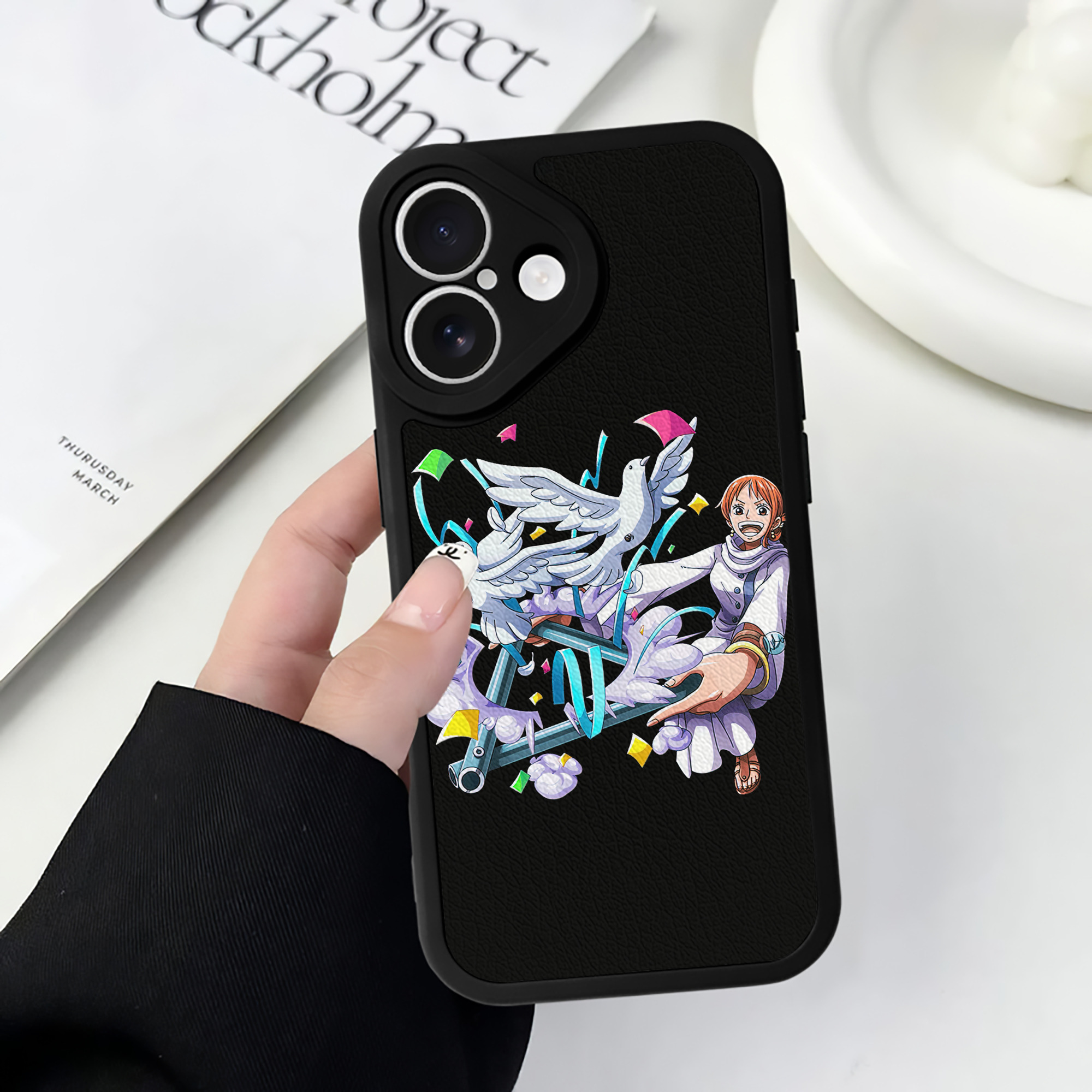 （画像用） ワンピース ナミ ONE PIECE Nami 【iPhone 16シリーズ対応】シリコンスマホケース（レザー調） 材質：シリコン